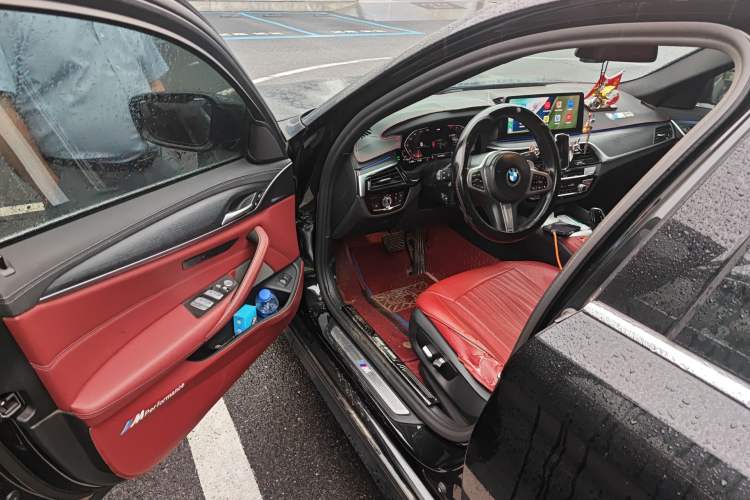 Used BMW 5 Series 2022 530Li Leading Model M Sport Package Driver Seat