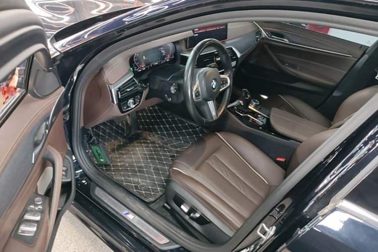 Used BMW 5 Series 2022 Restyled 530Li Leading Edition M Sport Package Driver Seat