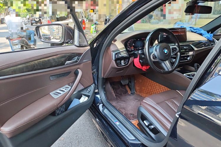 Used BMW 5 Series 2022 Restyled 525Li M Sport Package Driver Seat