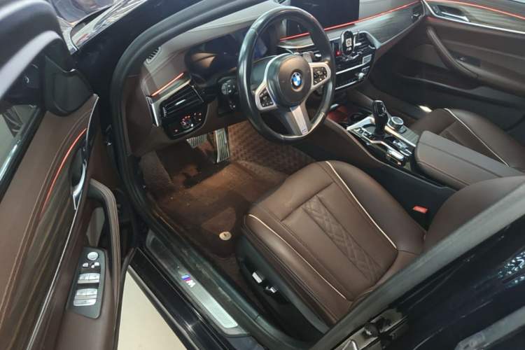 Used BMW 5 Series 2022 Restyled 530Li Leading Edition M Sport Package Driver Seat