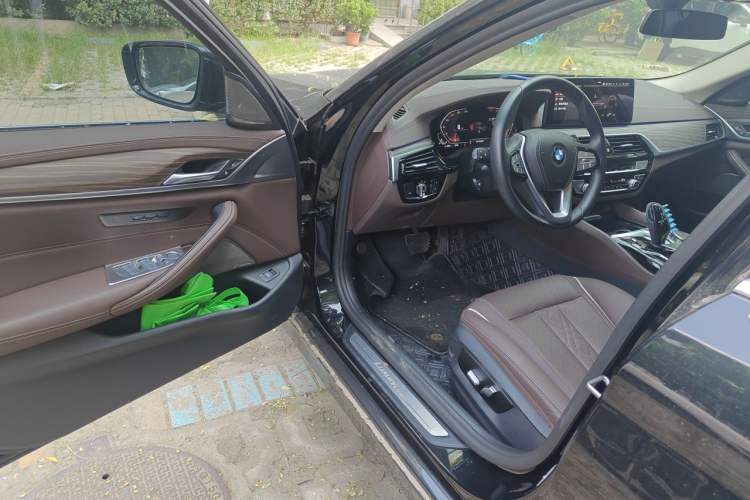 Used BMW 5 Series 2022 Updated 530Li Leading Edition Luxury Package Driver Seat