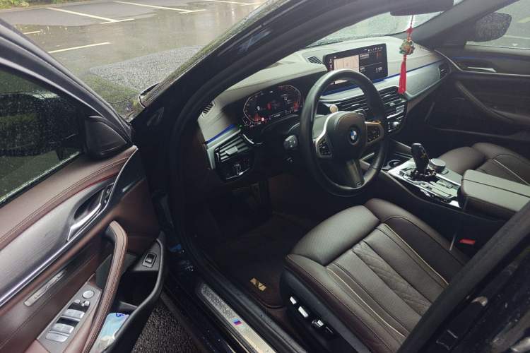Used BMW 5 Series 2022 Second Facelift 530Li Luxury Version M Sport Package Driver Seat