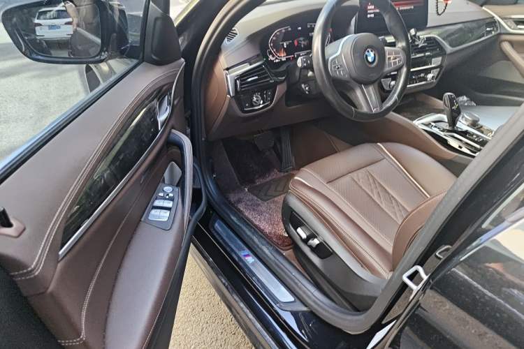 Used BMW 5 Series 2022 Restyled 525Li M Sport Package Driver Seat