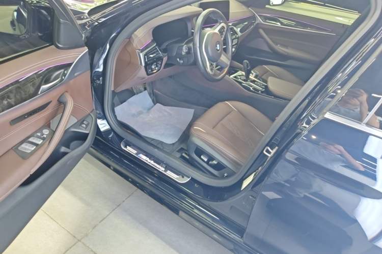 Used BMW 5 Series 2022 Second Facelift 525Li M Sport Package Driver Seat