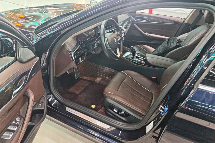 Used BMW 5 Series 2022 Restyled 525Li Luxury Package Driver Seat