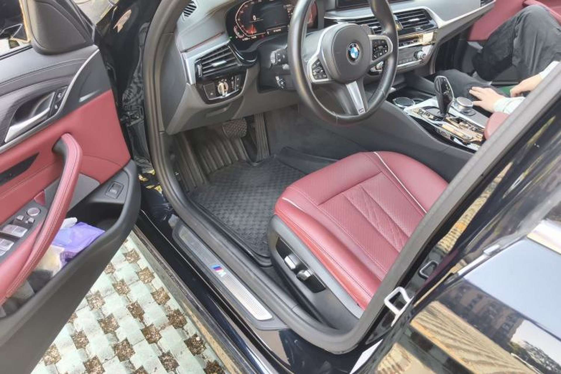 Used BMW 5 Series 2022 530Li Leading Model M Sport Package Driver Seat