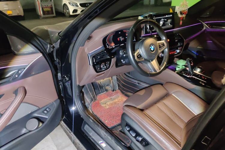 Used BMW 5 Series 2022 Restyled 530Li Luxury Edition M Sport Package Driver Seat