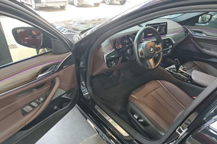 Used BMW 5 Series 2022 Restyled 530Li Leading Edition M Sport Package Driver Seat