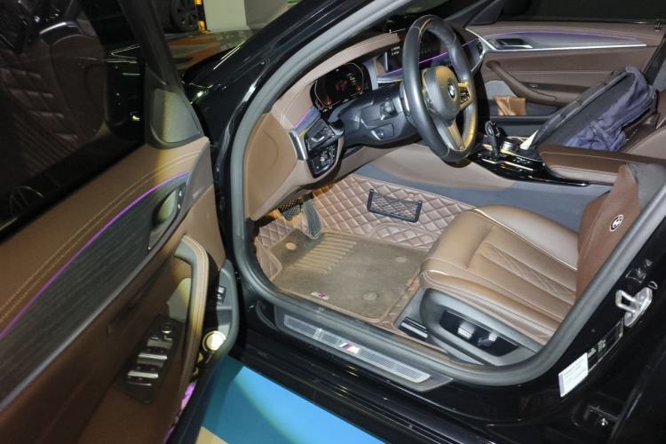 Used BMW 5 Series 2022 530Li Leading Model M Sport Package Driver Seat