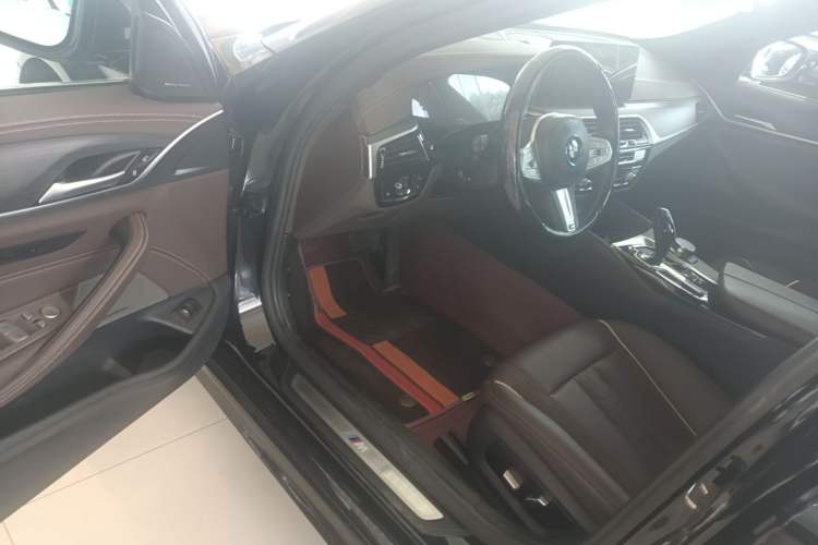 Used BMW 5 Series 2022 Second Facelift 530Li Leading Edition M Sport Package Driver Seat