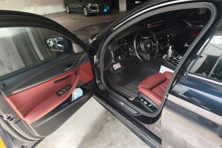 Used BMW 5 Series 2022 Second Facelift 530Li Luxury Version M Sport Package Driver Seat