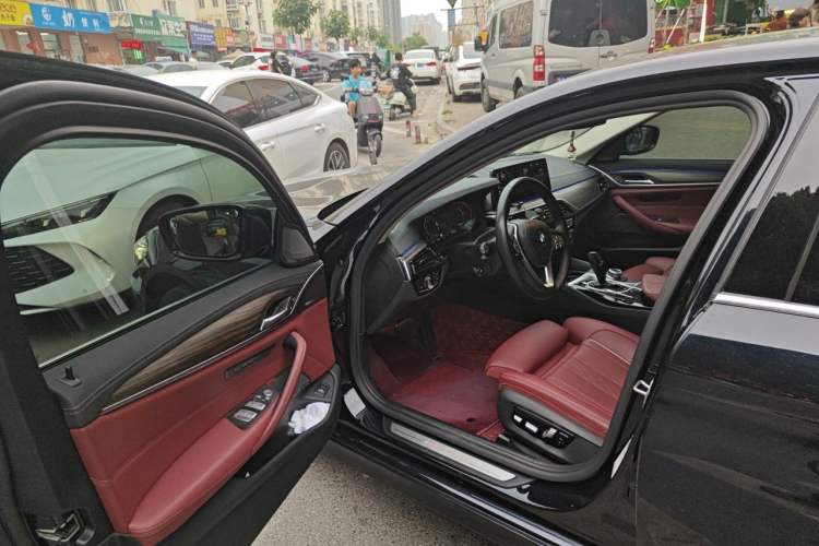 Used BMW 5 Series 2022 530Li Luxury Edition Premium Package Driver Seat