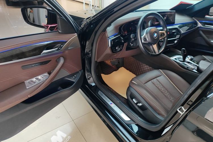 Used BMW 5 Series 2022 Restyled 525Li M Sport Package Driver Seat