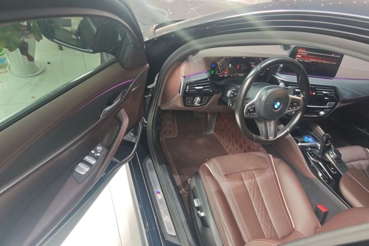 Used BMW 5 Series 2022 Restyled 530Li Leading Edition M Sport Package Driver Seat