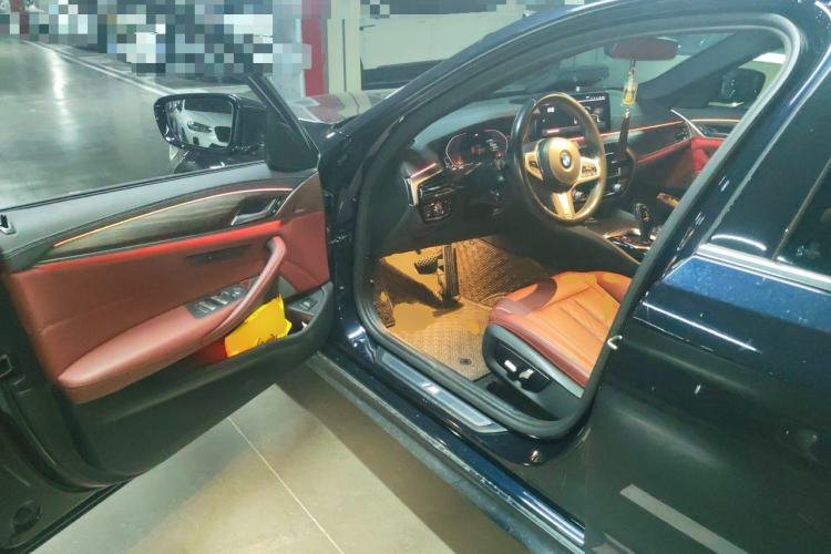 Used BMW 5 Series 2022 Restyled 530Li Leading Edition M Sport Package Driver Seat