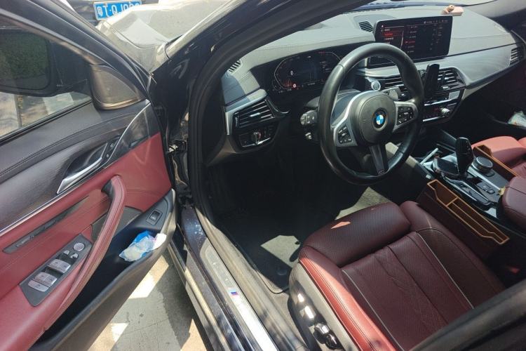 Used BMW 5 Series 2022 530Li Luxury Edition M Sport Package Driver Seat