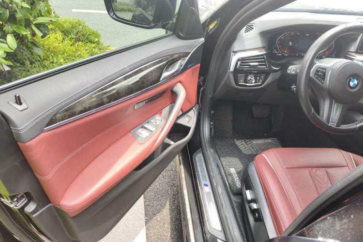 Used BMW 5 Series 2022 525Li M Sport Package Driver Seat