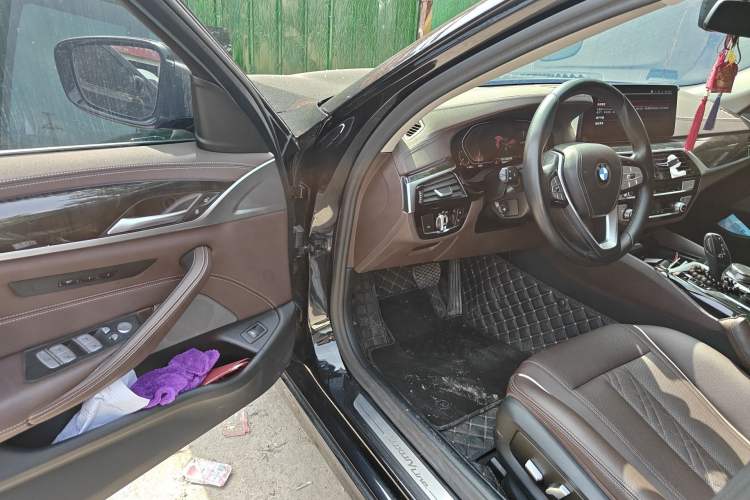 Used BMW 5 Series 2022 Second Facelift 525Li Luxury Package Driver Seat