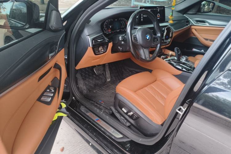 Used BMW 5 Series 2022 Second Facelift 530i M Sport Package Driver Seat