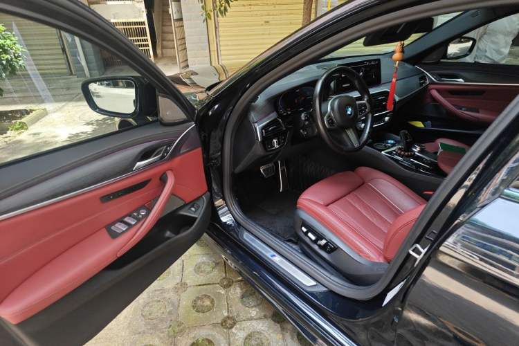 Used BMW 5 Series 2022 Second Facelift 530Li Luxury Version M Sport Package Driver Seat