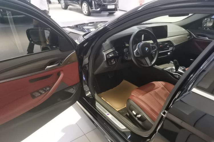 Used BMW 5 Series 2022 Restyled 530Li Leading Edition M Sport Package Driver Seat