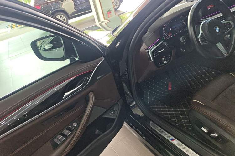 Used BMW 5 Series 2022 Restyled 525Li M Sport Package Driver Seat
