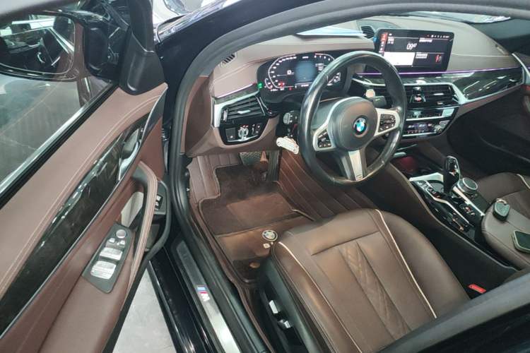 Used BMW 5 Series 2022 525Li M Sport Package Driver Seat