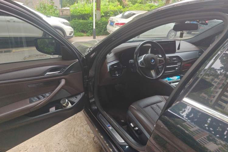 Used BMW 5 Series 2022 Restyled 530Li Leading Edition M Sport Package Driver Seat
