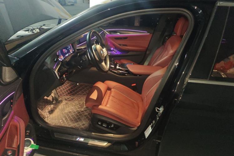 Used BMW 5 Series 2022 530Li Luxury Edition M Sport Package Driver Seat