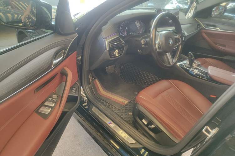 Used BMW 5 Series 2022 Restyled 530Li Leading Edition M Sport Package Driver Seat