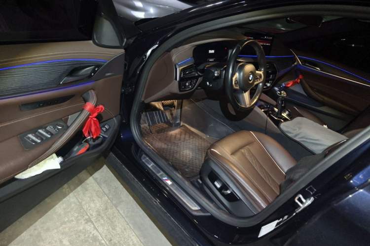 Used BMW 5 Series 2022 530Li Leading Model M Sport Package Driver Seat