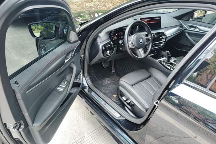 Used BMW 5 Series 2022 Second Facelift 530i Sport Line with M Sport Package Driver Seat