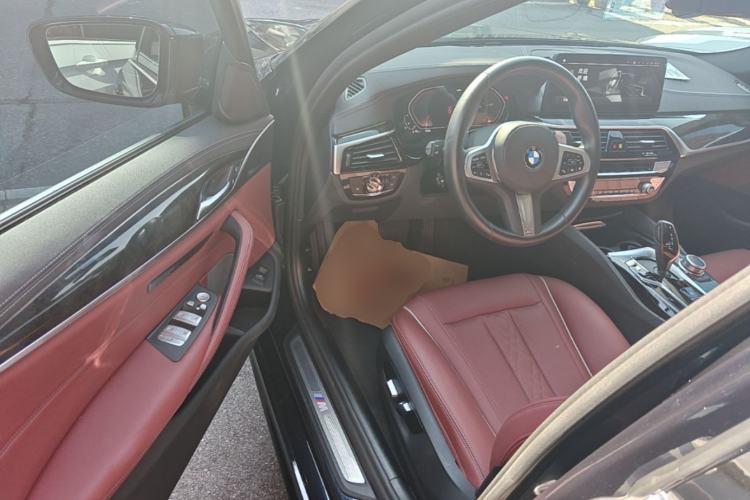 Used BMW 5 Series 2022 Restyled 530Li Leading Edition M Sport Package Driver Seat