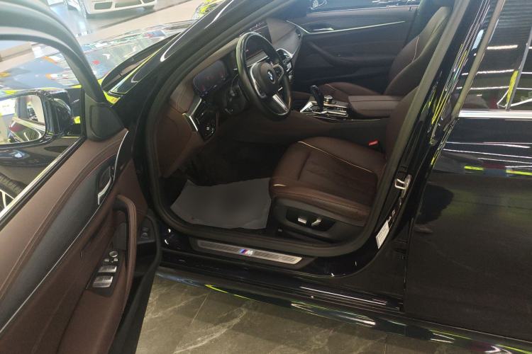 Used BMW 5 Series 2022 Restyled 530Li Leading Edition M Sport Package Driver Seat