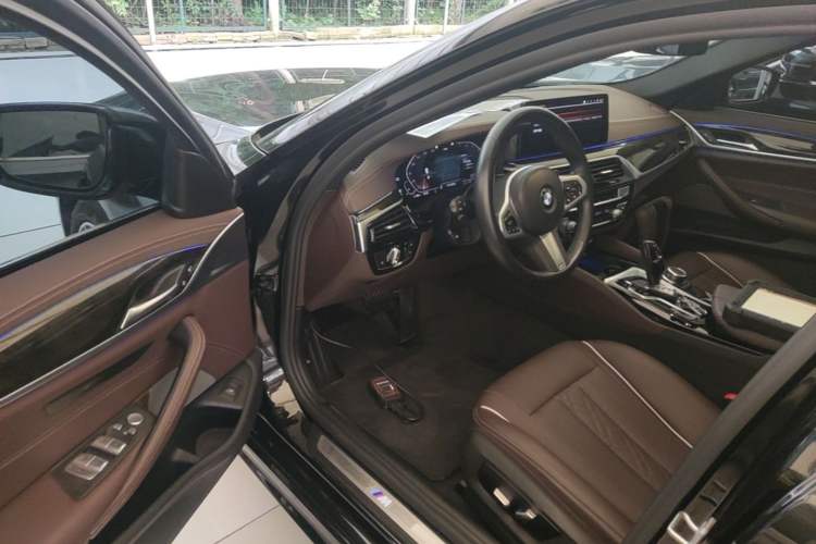 Used BMW 5 Series 2022 Restyled 525Li M Sport Package Driver Seat