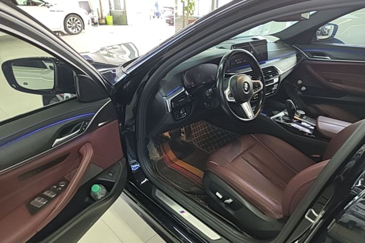 Used BMW 5 Series 2022 Restyled 530Li Leading Edition M Sport Package Driver Seat