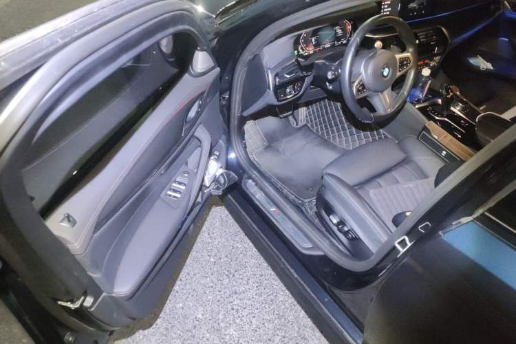Used BMW 5 Series 2022 Second Facelift 530i M Sport Package Driver Seat