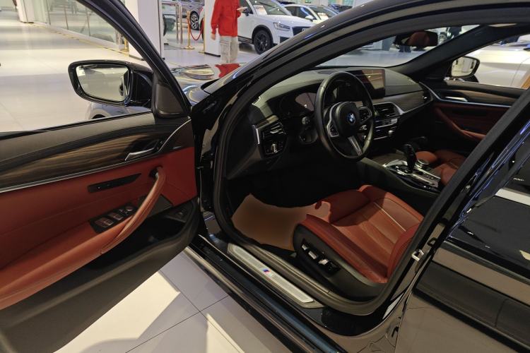 Used BMW 5 Series 2022 Second Facelift 530Li Luxury Version M Sport Package Driver Seat