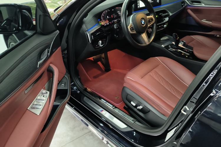 Used BMW 5 Series 2022 Restyled 530Li Leading Edition M Sport Package Driver Seat