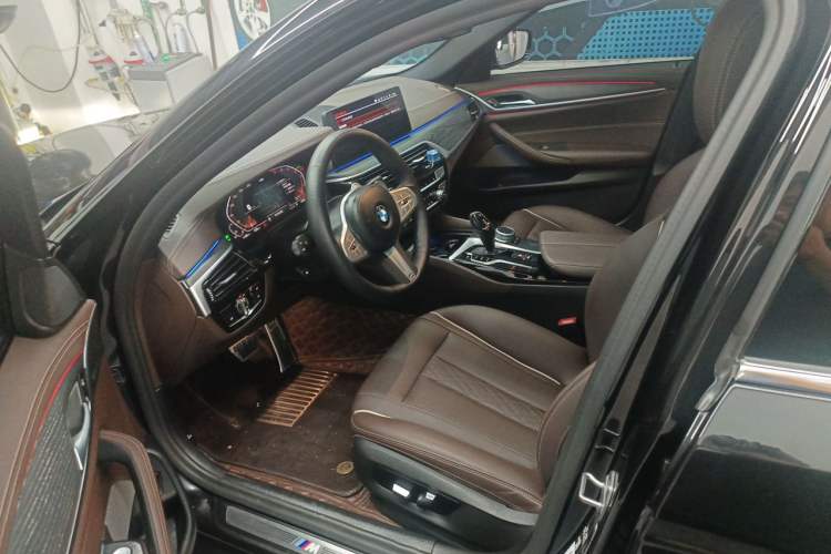 Used BMW 5 Series 2022 Second Facelift 530Li Leading Edition M Sport Package Driver Seat