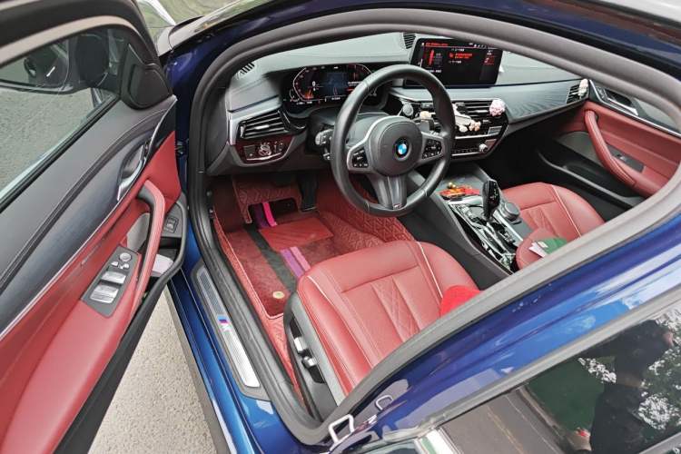 Used BMW 5 Series 2022 530Li Leading Model M Sport Package Driver Seat