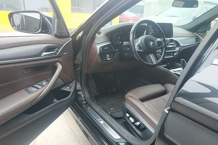 Used BMW 5 Series 2022 Second Facelift 530Li Luxury Version M Sport Package Driver Seat