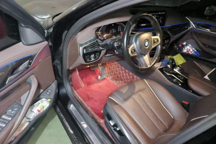 Used BMW 5 Series 2022 530Li Leading Model M Sport Package Driver Seat