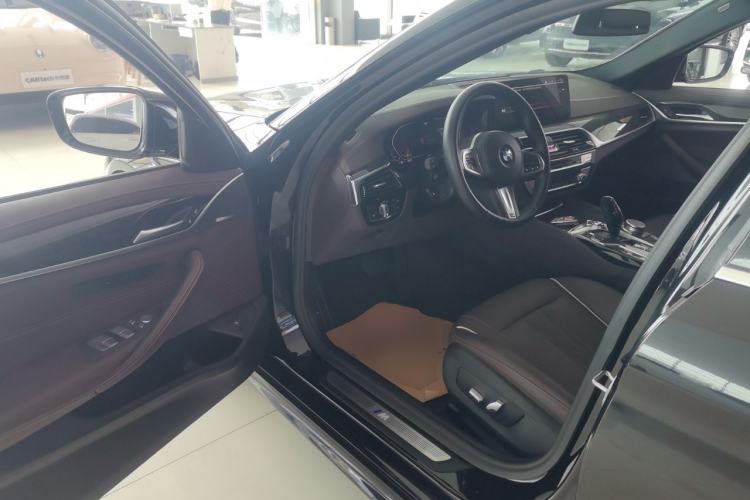 Used BMW 5 Series 2022 Restyled 525Li M Sport Package Driver Seat