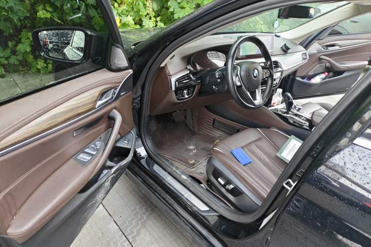Used BMW 5 Series 2022 Updated 530Li Leading Edition Luxury Package Driver Seat