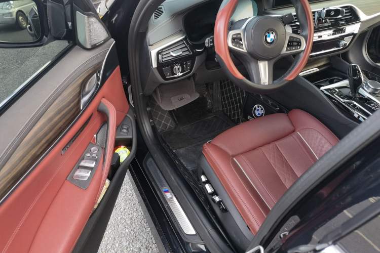 Used BMW 5 Series 2022 Second Facelift 530Li Luxury Version M Sport Package Driver Seat