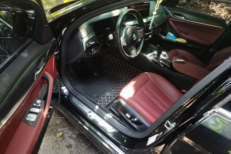 Used BMW 5 Series 2022 Restyled 530Li Leading Edition M Sport Package Driver Seat