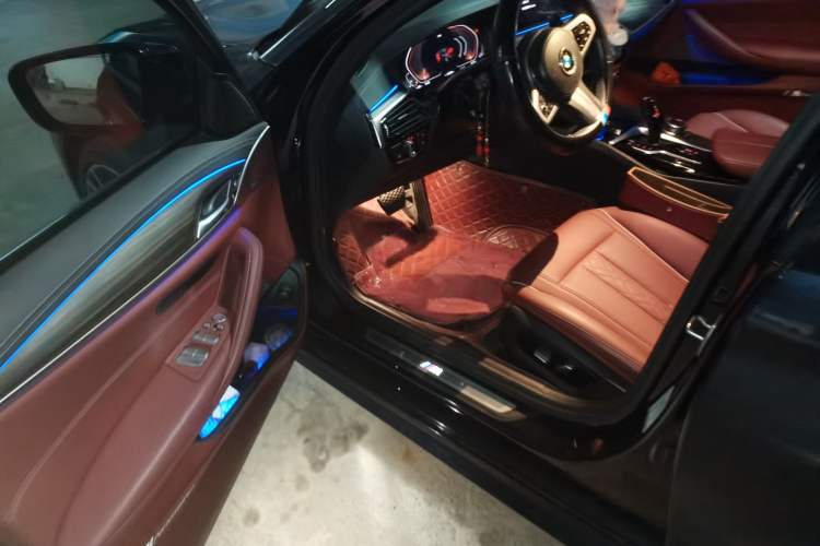 Used BMW 5 Series 2022 Restyled 530Li Leading Edition M Sport Package Driver Seat