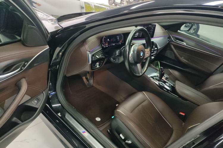Used BMW 5 Series 2022 Second Facelift 530Li Leading Edition M Sport Package Driver Seat