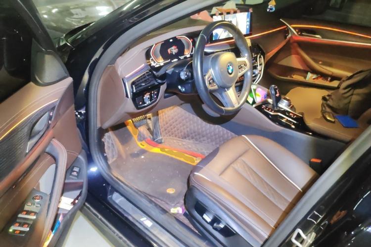 Used BMW 5 Series 2022 Restyled 530Li Leading Edition M Sport Package Driver Seat